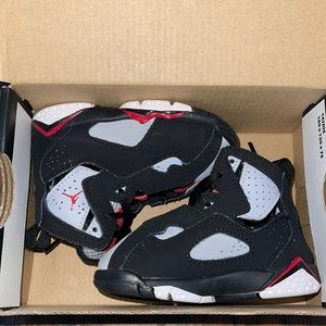 Jordan True Flight black red and grey size 4c